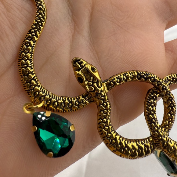 Serpent serpentine Snake Necklace with Green Gemstones - Picture 7 of 10